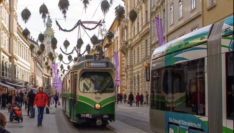Tramvaj v centru Grazu